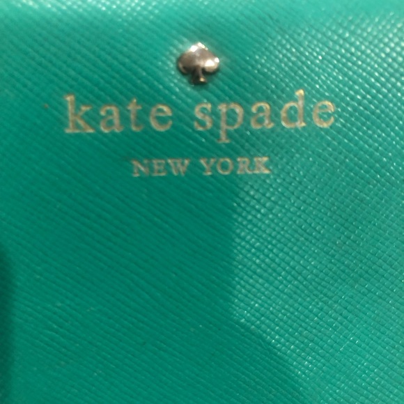 Kate Spade New York Green Cobble Hill Lacey wrap around Wallet. - Picture 9 of 13